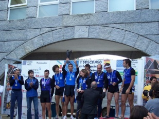 Os ga&ntilde;adores no podio, o ano pasado