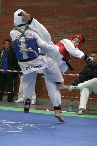 Estefan&iacute;a Hern&aacute;ndez competindo