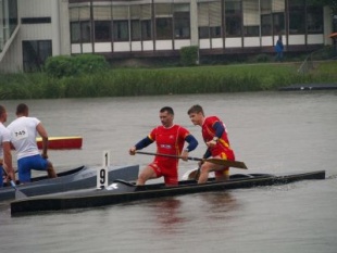 Alfredo Bea (diante) e David Mascato, no seu C-2, en Duisburg. &Aacute; volta, Bea falou con Vieiros do fracaso da selecci&oacute;n estatal