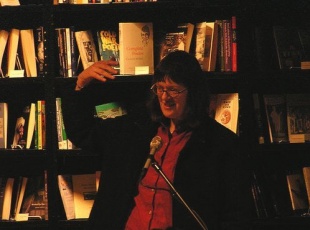 Er&iacute;n Moure na Casa da Poes&iacute;a en Nova York. Flickr: lemon hound