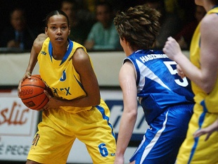 Unha das denominadas "l&iacute;deres do equipo", a norteamericana Keisha Brown