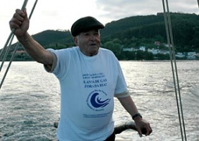 Ao tem&oacute;n, Mil&iacute;n, na camiseta poden ler un dos lemas do d&iacute;a: "Planta de gas, f&oacute;ra da r&iacute;a!"