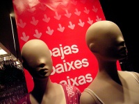 Rebaixas en castel&aacute;n, catal&aacute;n e galego / Flickr: ponamen