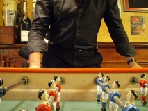 Xogando ao futbol&iacute;n / Flickr: daquella manera