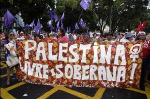 Imaxes da mobilizaci&oacute;n que abriu o Foro Social Mundial nas r&uacute;as de Bel&eacute;m / Imaxes: Terraviva