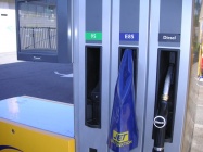 Unha mangueira de etanol, nunha gasolineira / Flickr: Kalle Kniivil&auml;