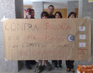 Alunos pechados en Coru&ntilde;a  (clic para ampliar)