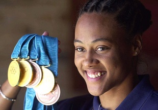 Marion Jones tivo que devolver as s&uacute;as 5 medallas de ouro despois de admitir terse dopado dende 2001