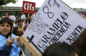 Unha mobilizaci&oacute;n das traballadoras de Caramelo contra os 237 despedimentos contemplados no ERE / Imaxe: CIG
