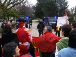 Imaxe da contramanifestaci&oacute;n organizada polo colectivo ridiculista Seioque