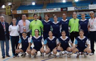 As irmandi&ntilde;as no momento de debutar no Mundial