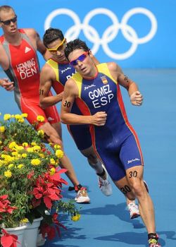G&oacute;mez Noya correndo en Beix&iacute;n, onde foi cuarto. Detr&aacute;s del, Iv&aacute;n Ra&ntilde;a
