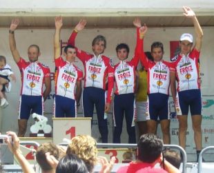 Marcos Garc&iacute;a &eacute; o terceiro pola dereita