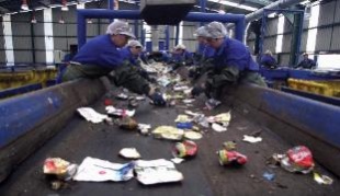 Sogama ten en n&oacute;mina s&oacute; postos t&eacute;cnicos, os traballos m&aacute;is duros dependen de empresas privadas / Foto: Tempos Novos