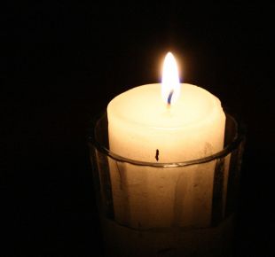 Uns 14 mil fogares galegos seguen sen subministraci&oacute;n el&eacute;ctrica, polo que te&ntilde;en que empregar xeradores ou, se non habelos, candeas / Flickr: esparta