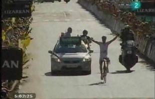 David Garc&iacute;a entrando en solitario na meta de Ponferrada, na 15&ordf; etapa da 'Vuelta'