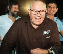 John Demjanjuk mentres &eacute; xulgado no Tribunal Supremo de Israel, en 1993