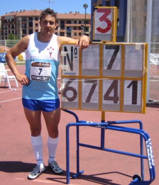 Isaac Vicente, coa s&uacute;a mellor marca galega e segunda do Estado en lanzamento de martelo