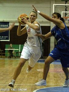 Imaxe do &uacute;ltimo partido do Extrugasa en Europa, o ano pasado ante o Electra israel&iacute;.