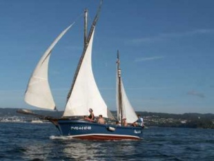 O Reina de &Aacute;frica, outro dos barcos inscritos