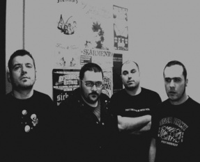 A formaci&oacute;n actual de Skacha, con Kino no centro