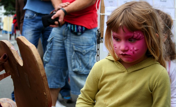Quen quixera pod&iacute;a pintar a cara por unha presada de moedas