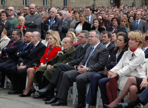 A primeira fila estivo ateigada de co&ntilde;ecidos militantes populares, ag&aacute;s o socialista alcalde de Santiago, S&aacute;nchez Bugallo